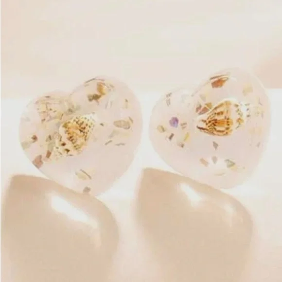 “My Heart is the Ocean” Mini Conch Triton Murex Shell Abalone Flake Mermaid Stud - Picture 2 of 6